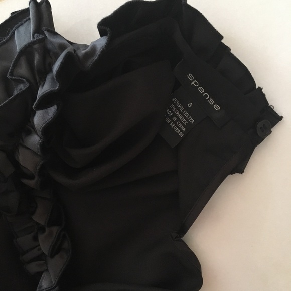 black sleeveless top with ruffle neckline - Picture 4 of 4